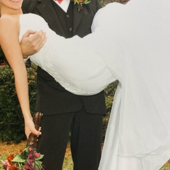 Beautiful Wedding Gown Dress size 6 - Picture 12 of 15